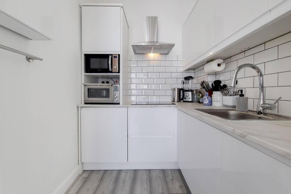 Апартаменты Immaculately Presented 1 Bed Лондон Экстерьер фото