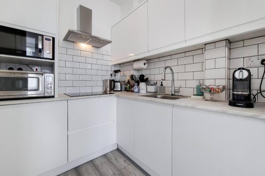 Апартаменты Immaculately Presented 1 Bed Лондон Экстерьер фото